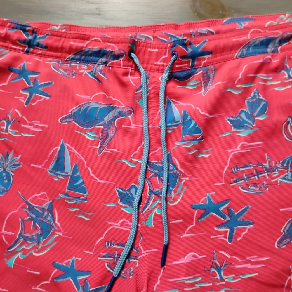 Vineyard Vines Swim Trunks Mens XL Red Blue AOP Board Shorts Beach Tie Waist 6"